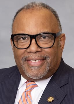 Paul Lowe